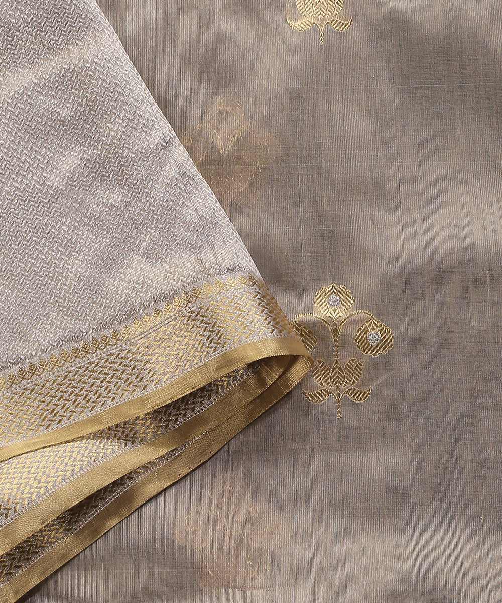Grey_Handloom_Pure_Chanderi_Silk_Dupatta_With_Lotus_And_Three_Flower_Booti_WeaverStory_04