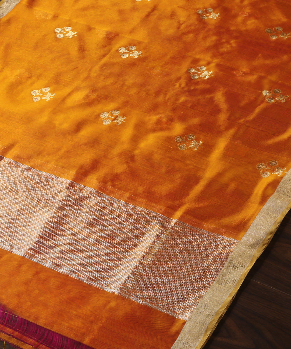 Mustard_Double_Shade_Handloom_Pure_Chanderi_Silk_Dupatta_With_Lotus_And_Three_Flower_Booti_WeaverStory_03