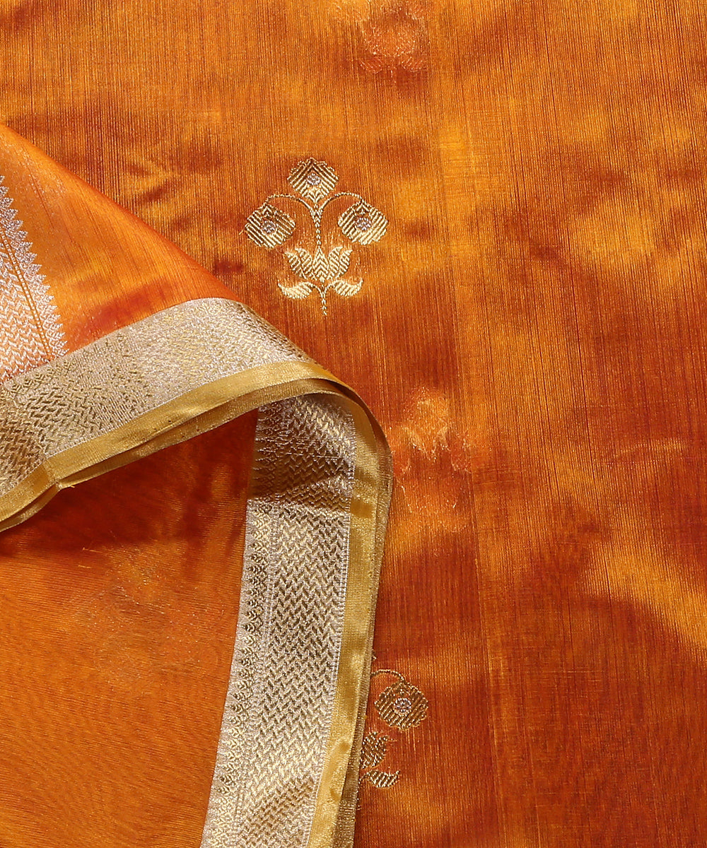 Mustard_Double_Shade_Handloom_Pure_Chanderi_Silk_Dupatta_With_Lotus_And_Three_Flower_Booti_WeaverStory_04