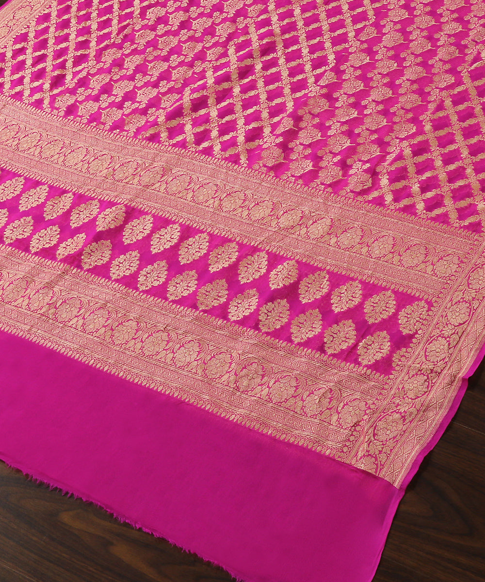 Handloom_Rani_Pink_Pure_Georgette_Banarasi_Bandhej_Dupatta_With_All_Over_Cutwork_Jaal_WeaverStory_03
