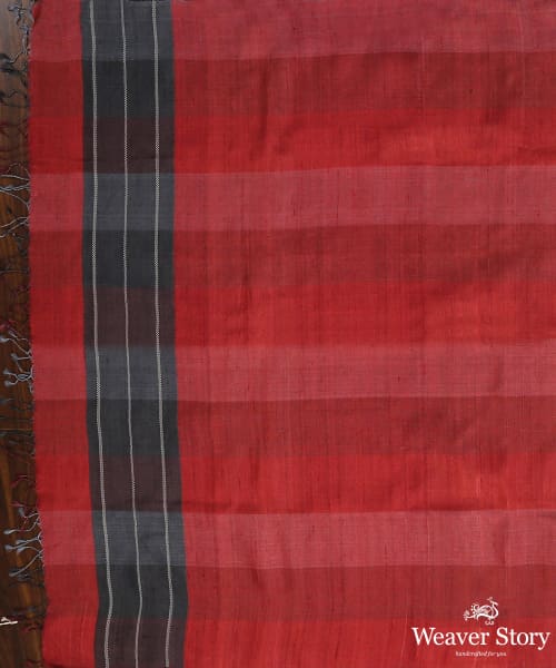 Handloom_Maroon_And_Red_Pure_Tussar_Silk_Dupatta_With_Gradient_Hues_WeaverStory_02