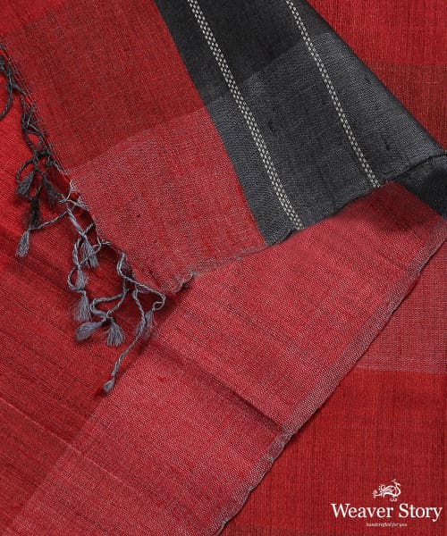 Handloom_Maroon_And_Red_Pure_Tussar_Silk_Dupatta_With_Gradient_Hues_WeaverStory_04