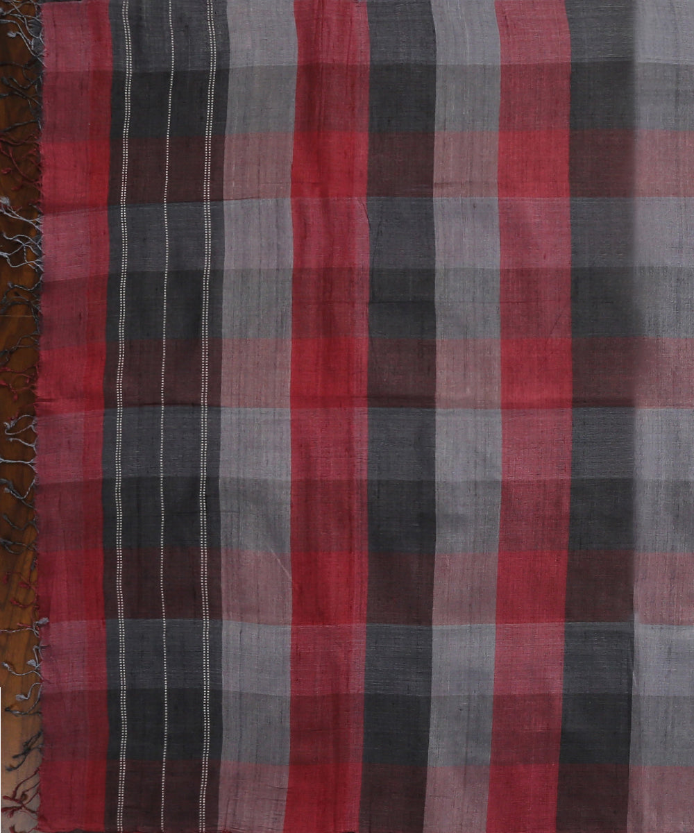 Maroon_And_Grey_Handloom_Pure_Tussar_Silk_Dupatta_With_Gradient_Checks_WeaverStory_02