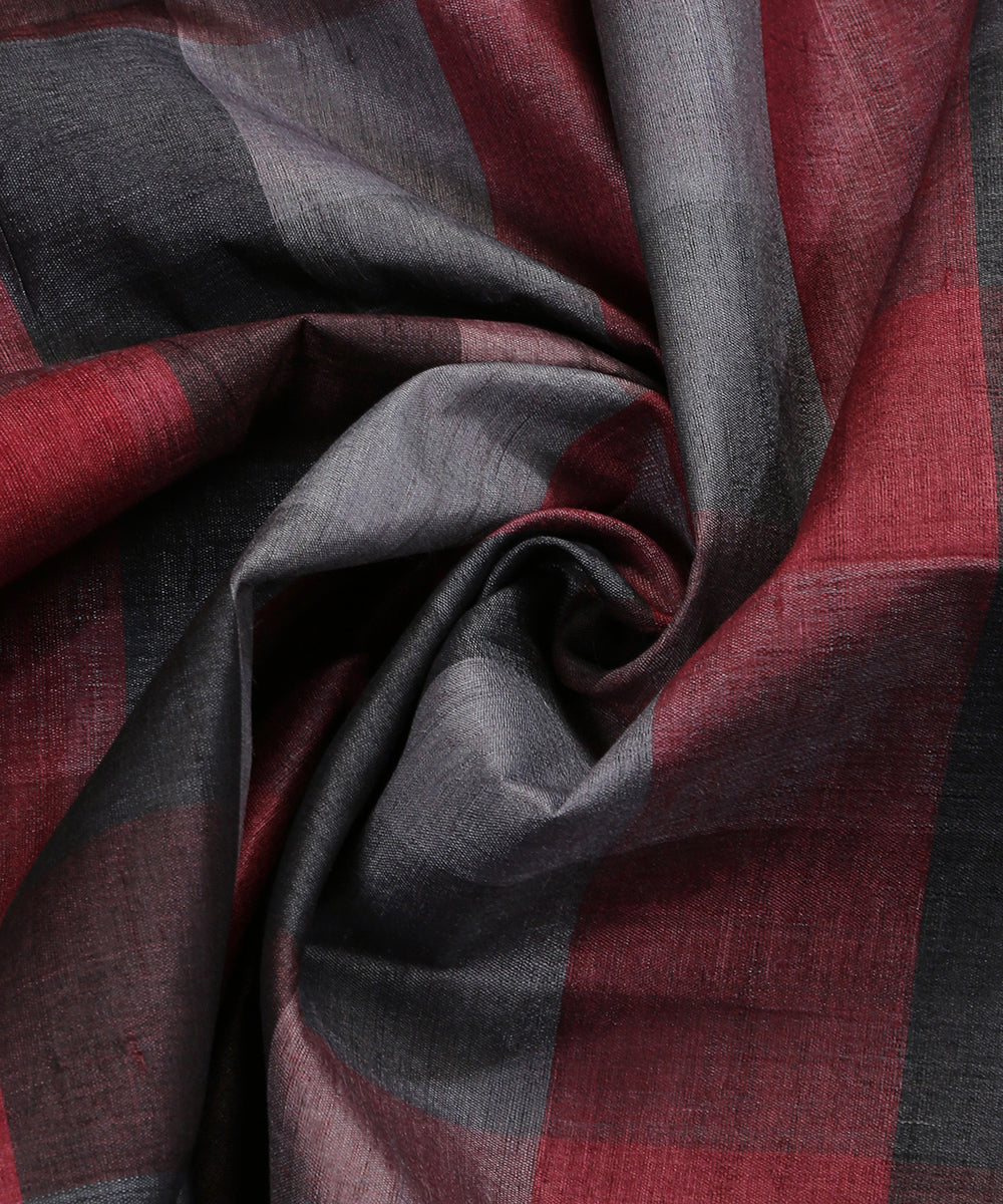 Maroon_And_Grey_Handloom_Pure_Tussar_Silk_Dupatta_With_Gradient_Checks_WeaverStory_05