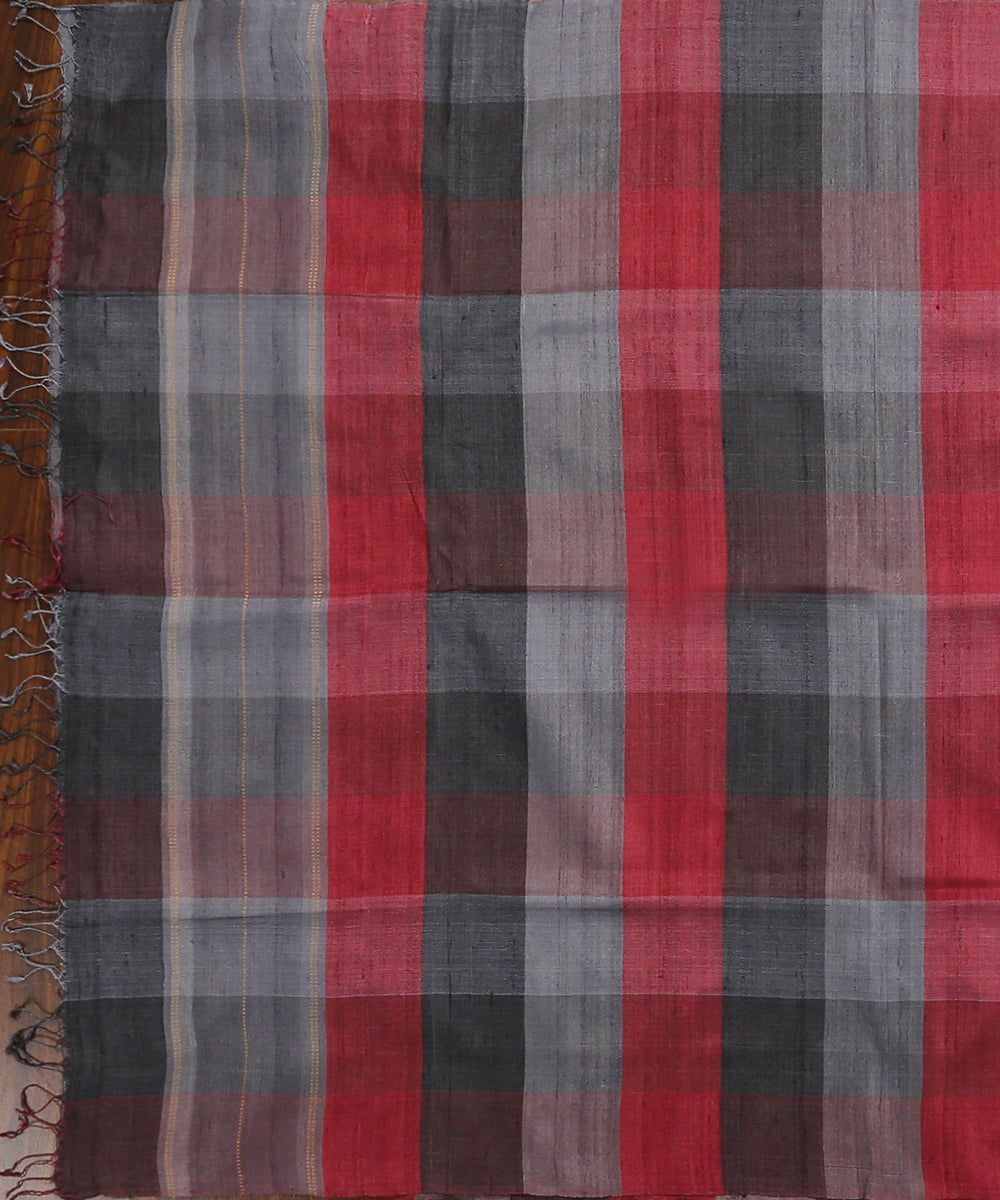 Grey_And_Maroon_Handloom_Pure_Tussar_Silk_Dupatta_With_Gradient_Checks_WeaverStory_02