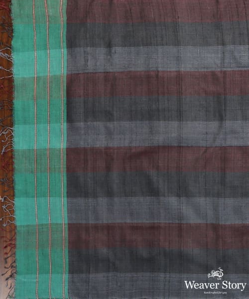 Grey_And_Maroon_Handloom_Pure_Tussar_Silk_Dupatta_With_Gradient_Checks_And_Green_Pallu_Border_WeaverStory_02