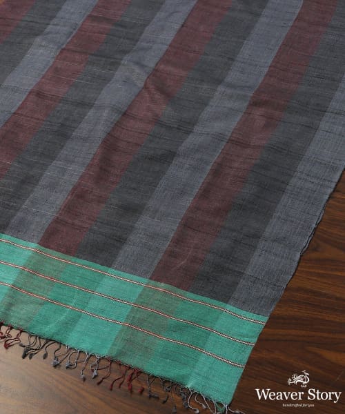 Grey_And_Maroon_Handloom_Pure_Tussar_Silk_Dupatta_With_Gradient_Checks_And_Green_Pallu_Border_WeaverStory_03