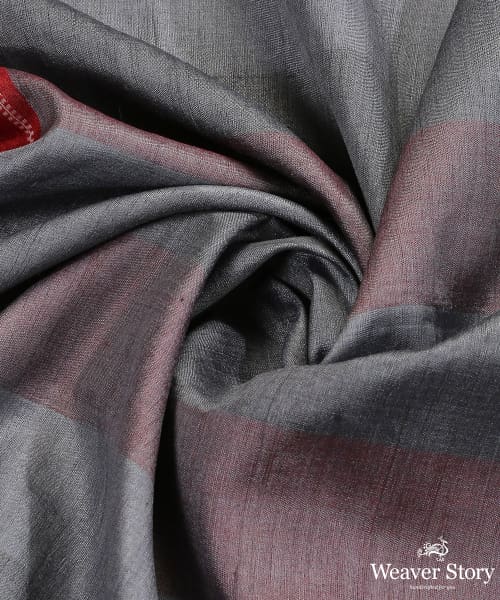 Handloom_Grey_And_Red_Pure_Tussar_Silk_Dupatta_With_Gradient_Checks_And_Red_Pallu_Border_WeaverStory_05