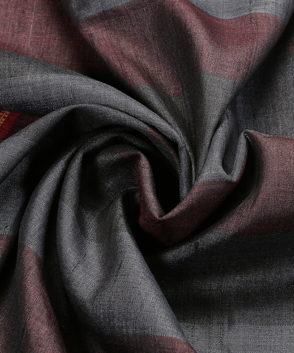 Grey_And_Red_Pure_Handloom_Pure_Tussar_Silk_Dupatta_With_Gradient_Checks_And_Red_Pallu_Border_WeaverStory_05