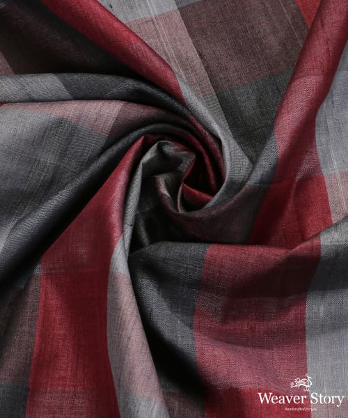 Handloom_Black_And_Red_Pure_Tussar_Silk_Dupatta_With_Gradient_Checks_WeaverStory_05