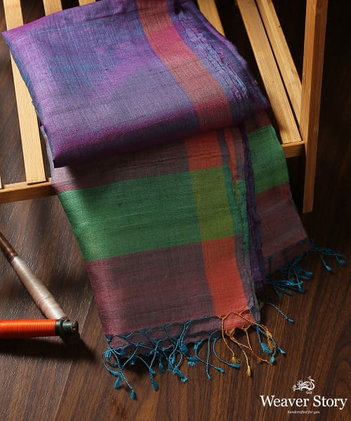 Purple_Handloom_Pure_Tussar_Silk_Dupatta_With_Diamond_Booti_And_Green_Pallu_Border_WeaverStory_01
