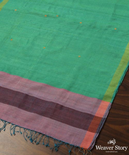 Green_Handloom_Pure_Tussar_Silk_Dupatta_With_Diamond_Booti_And_Olive_Green_Border_WeaverStory_03
