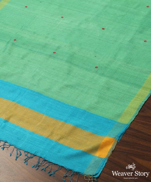 Green_Handloom_Pure_Tussar_Silk_Dupatta_With_Diamond_Booti_And_Mustard_Border_WeaverStory_03