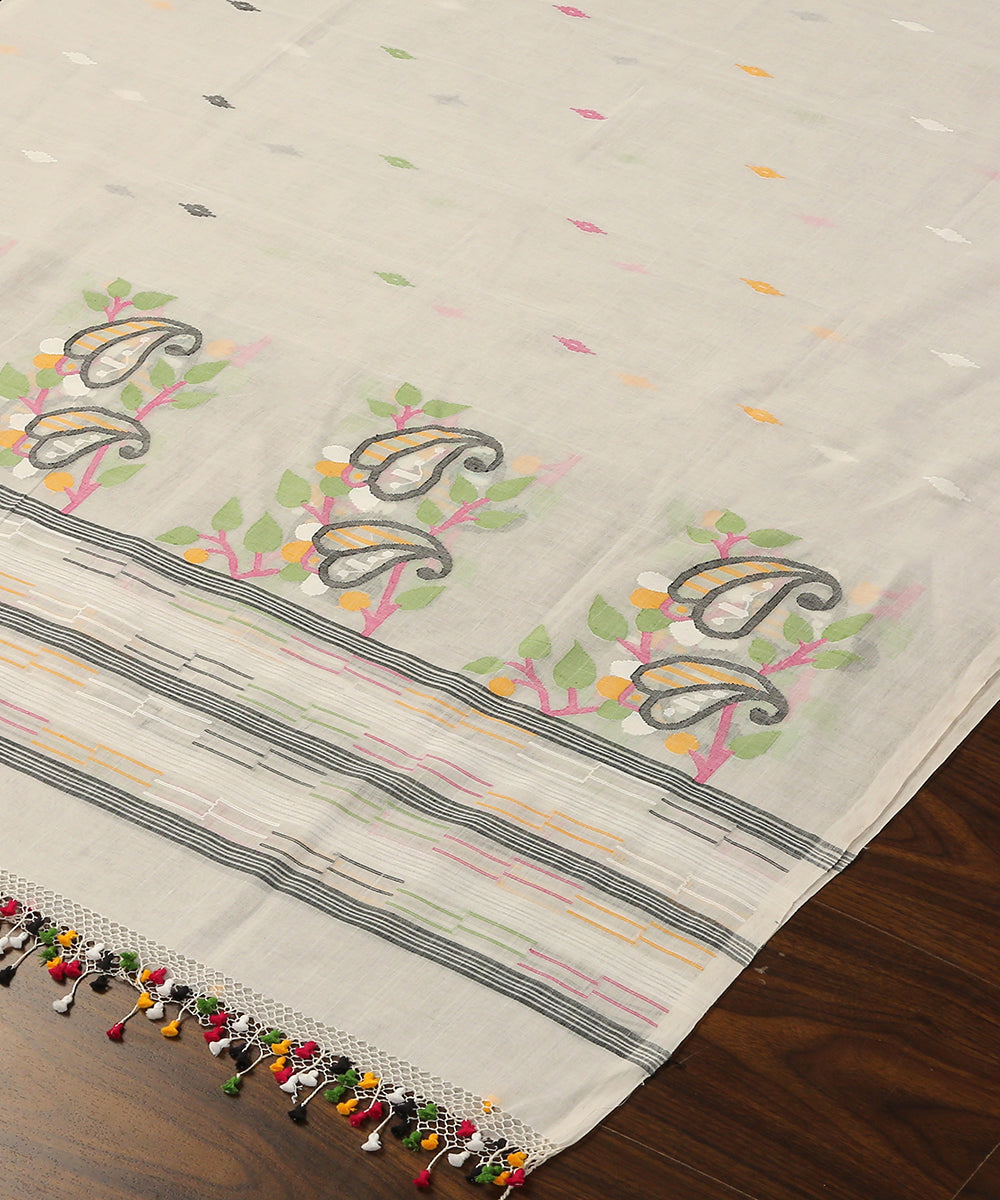 Offwhite_Handloom_Pure_Malmal_Dhakai_Jamdani_Dupatta_WeaverStory_03