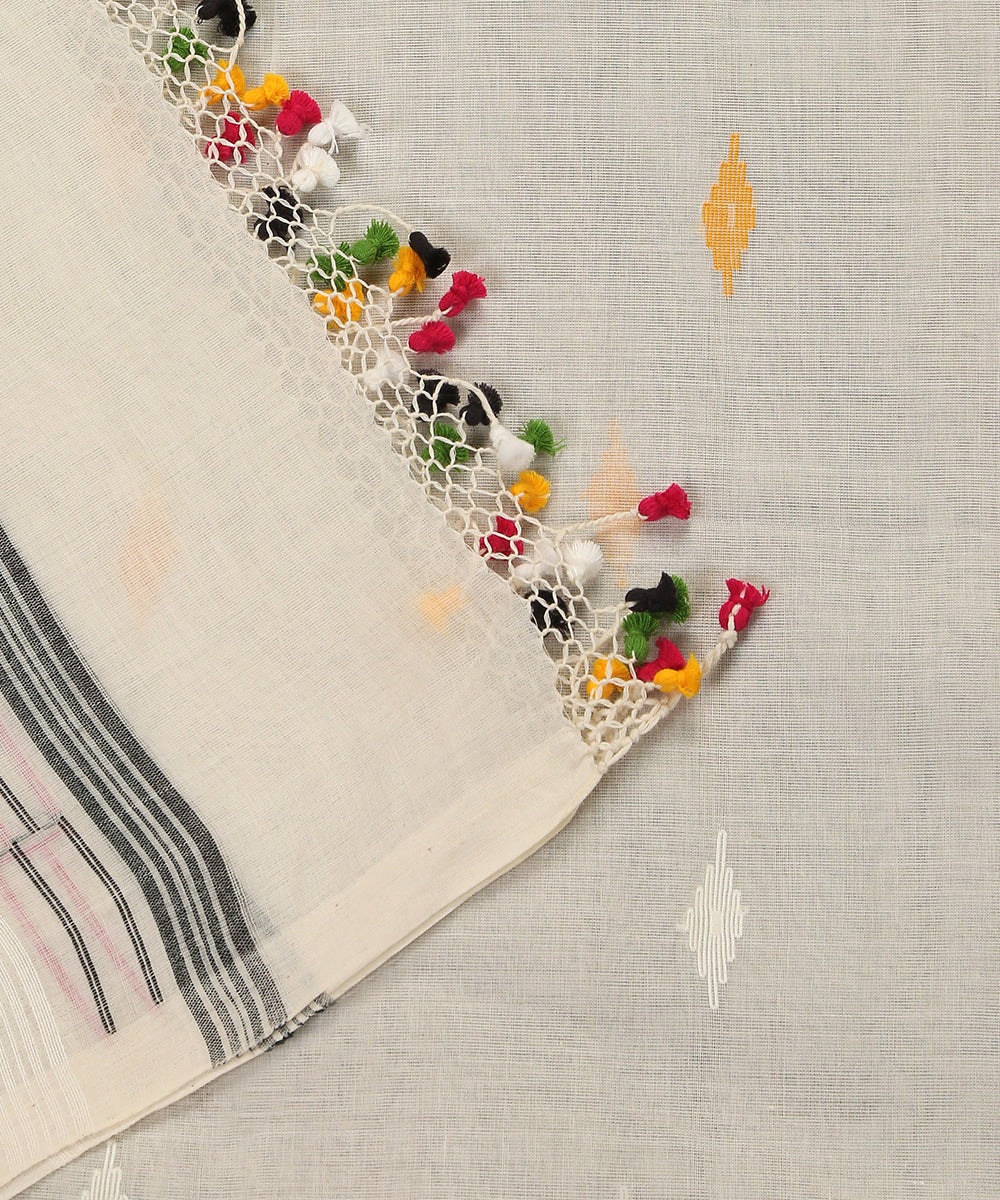 Offwhite_Handloom_Pure_Malmal_Dhakai_Jamdani_Dupatta_WeaverStory_04