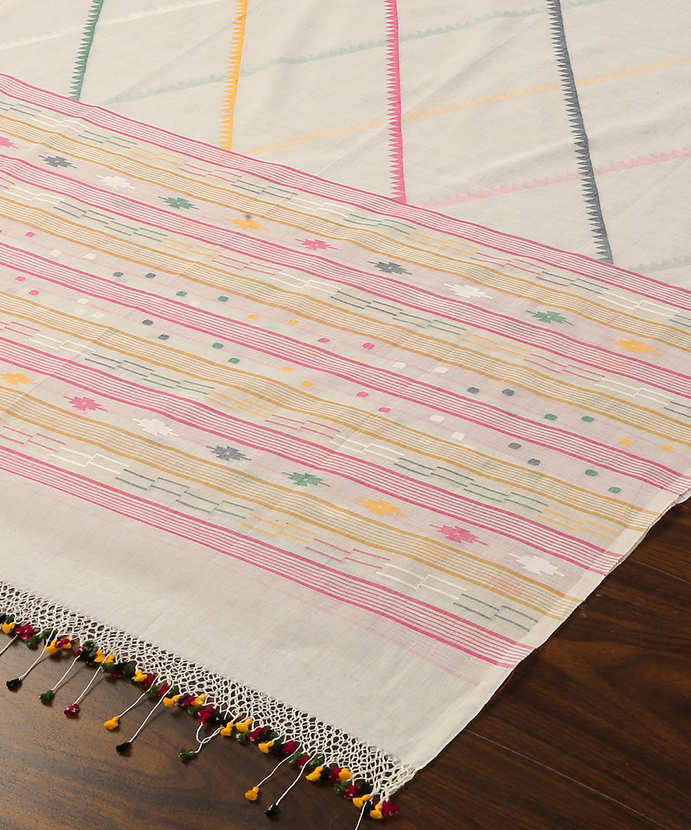 Offwhite_Handloom_Pure_Malmal_Dhakai_Jamdani_Dupatta_WeaverStory_03