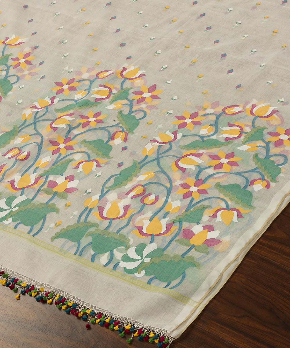 Khadi_Pure_Muslin_Dhakai_Jamdani_Dupatta_With_Lotus_Motifs_WeaverStory_03