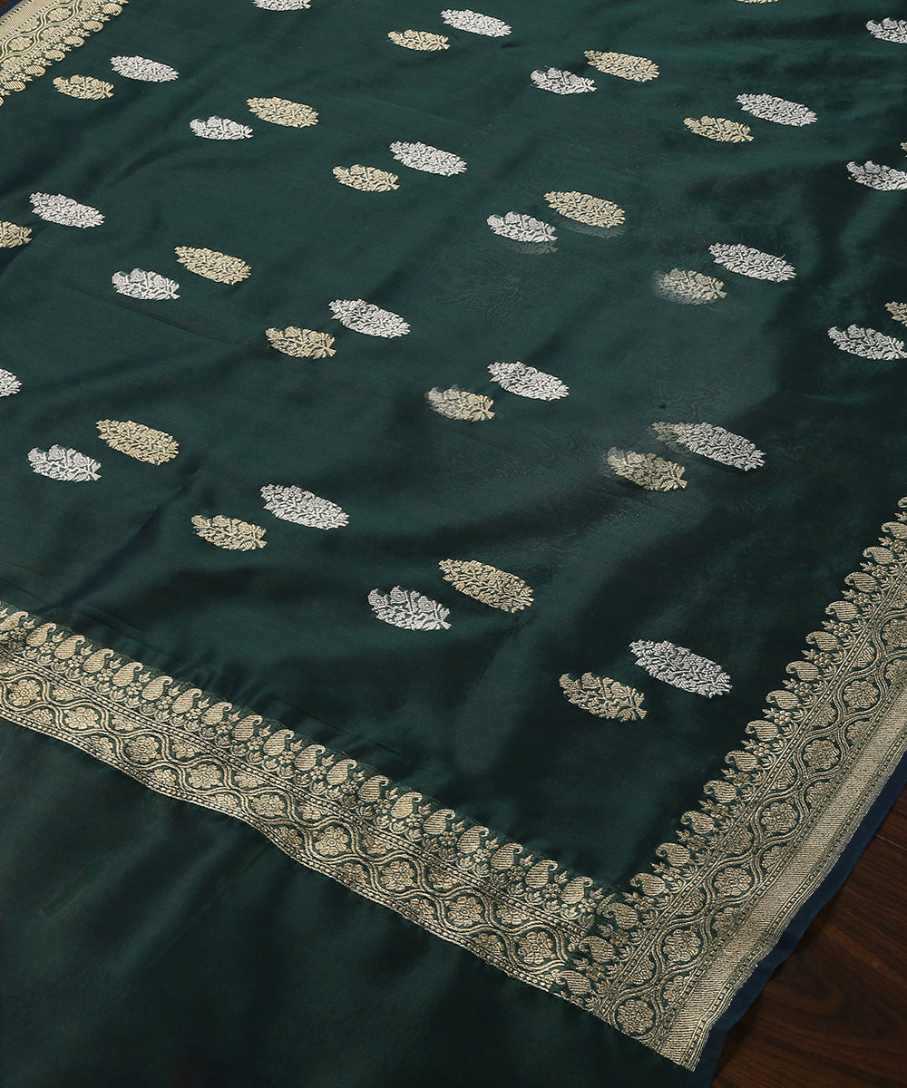 Bottle_Green_Handloom_Pure_Kora_Silk_Banarasi_Dupatta_With_Silver_And_Gold_Kadhwa_Booti_WeaverStory_03