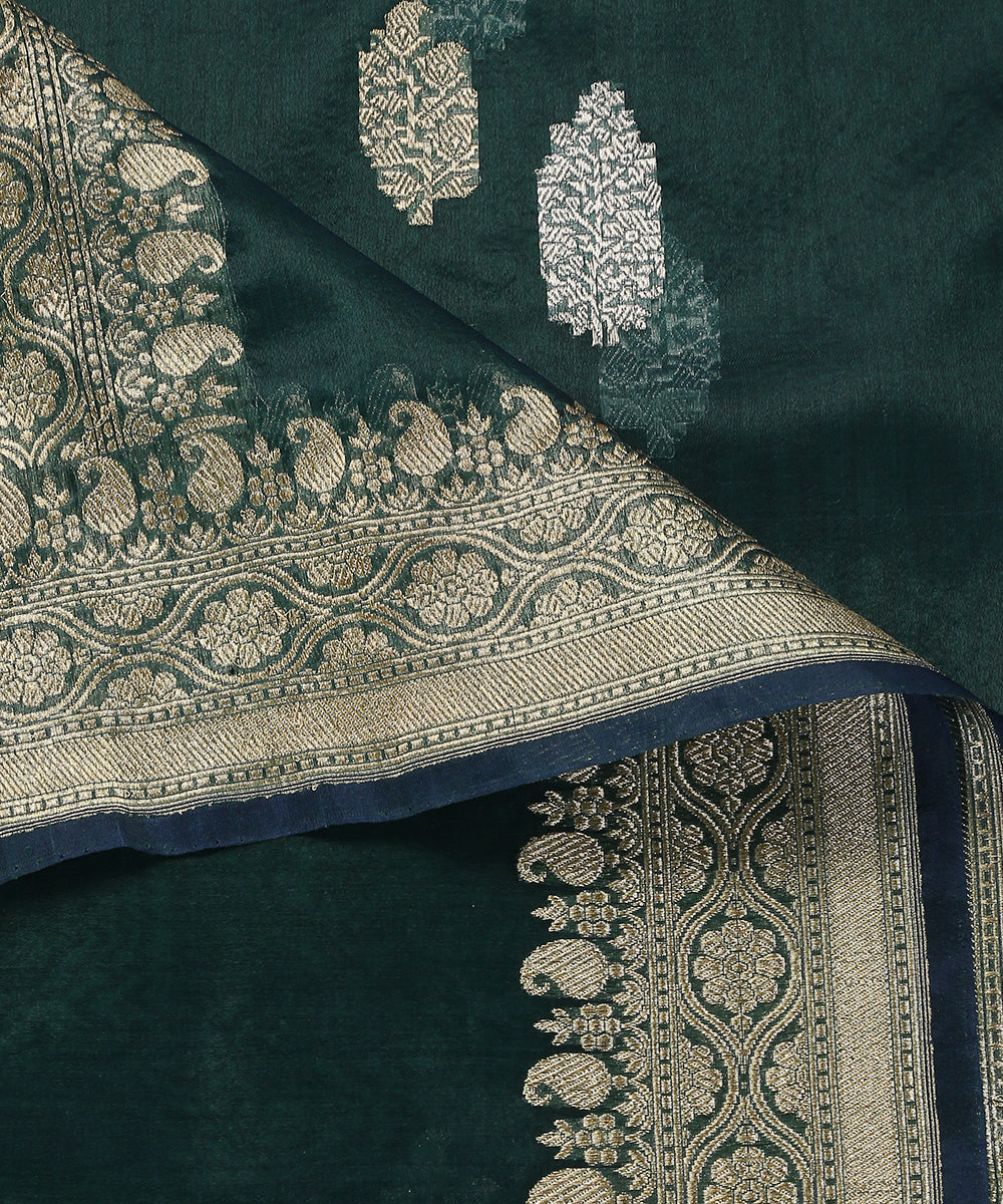 Bottle_Green_Handloom_Pure_Kora_Silk_Banarasi_Dupatta_With_Silver_And_Gold_Kadhwa_Booti_WeaverStory_05