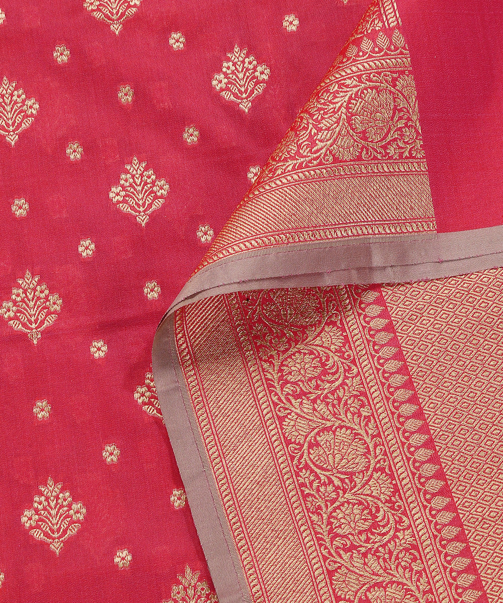 Salmon_Pink_Double_Shade_Handloom_Pure_Katan_Georgette_Banarasi_Dupatta_With_Floral_Booti_WeaverStory_04