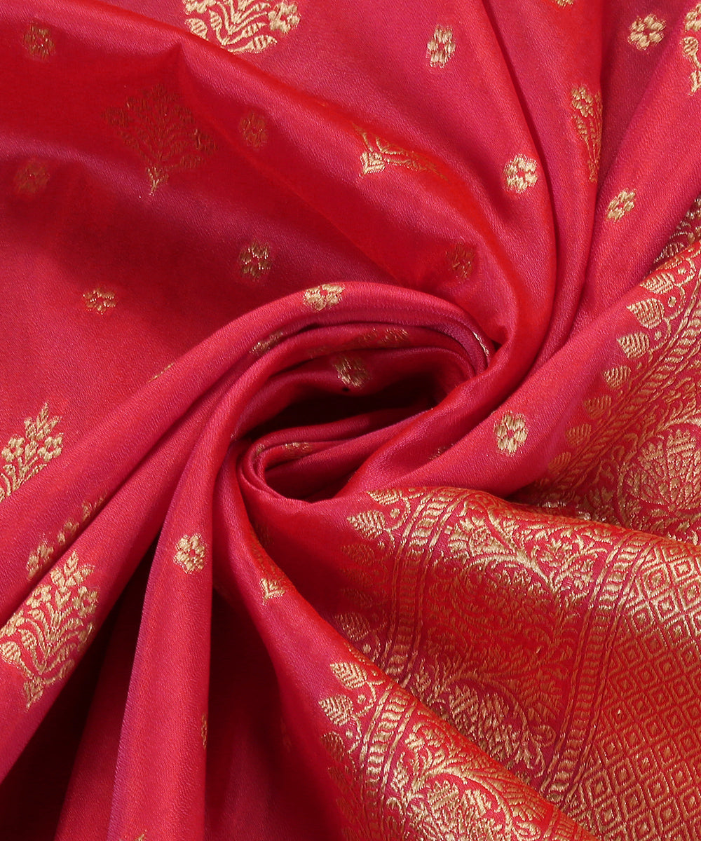 Salmon_Pink_Double_Shade_Handloom_Pure_Katan_Georgette_Banarasi_Dupatta_With_Floral_Booti_WeaverStory_05