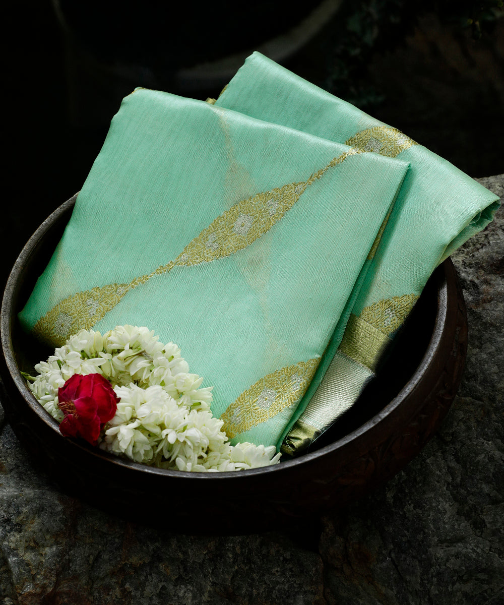 Handloom_Pastel_Mint_Green_Pure_Chanderi_Silk_Dupatta_With_All_Over_Golden_Jaal_WeaverStory_01