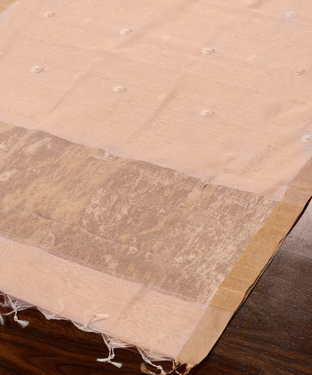 Handloom_Peach_Chanderi_Silk_Dupatta_With_All_Over_Small_Flower_Booti_And_Tissue_Border_WeaverStory_03