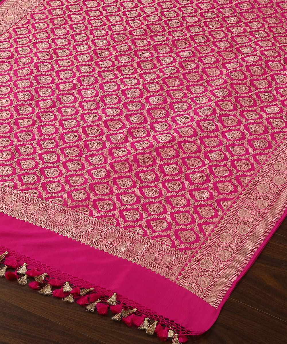 Handloom_Hot_Pink_Pure_Katan_Silk_Banarasi_Dupatta_With_Gold_Zari_WeaverStory_03