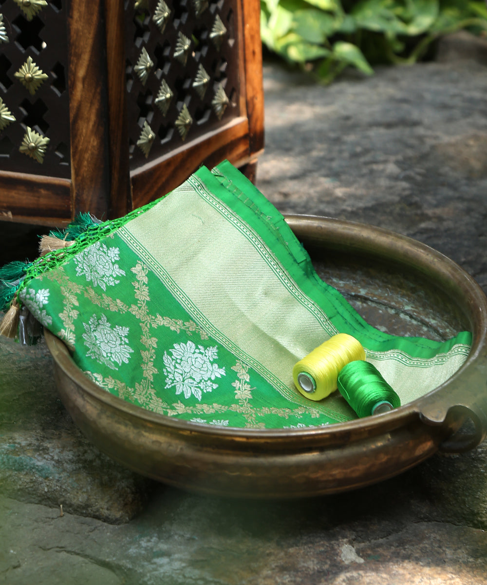 Handloom_Green_Pure_Katan_Silk_Banarasi_Dupatta_With_Sona_Rupa_Work_WeaverStory_01