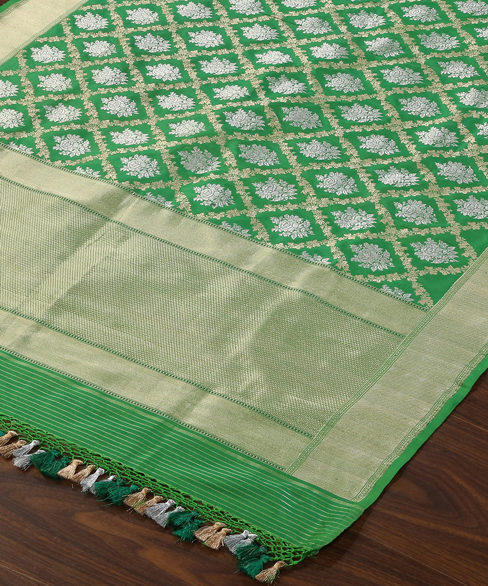 Handloom_Green_Pure_Katan_Silk_Banarasi_Dupatta_With_Sona_Rupa_Work_WeaverStory_03