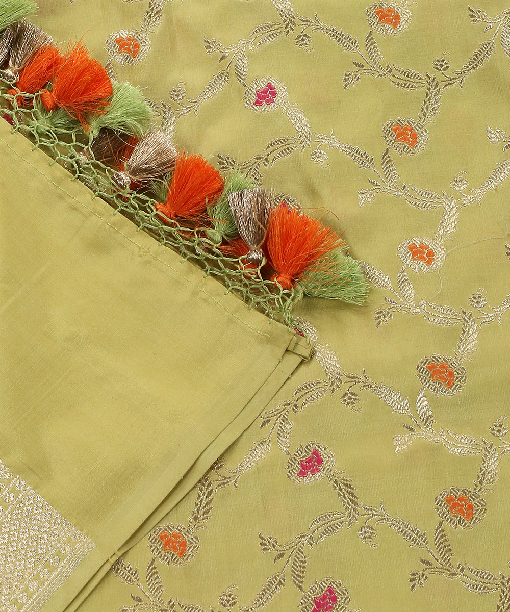 Handloom_Pistachio_Green_Pure_Katan_Silk_Banarasi_Dupatta_With_Meenakari_WeaverStory_04