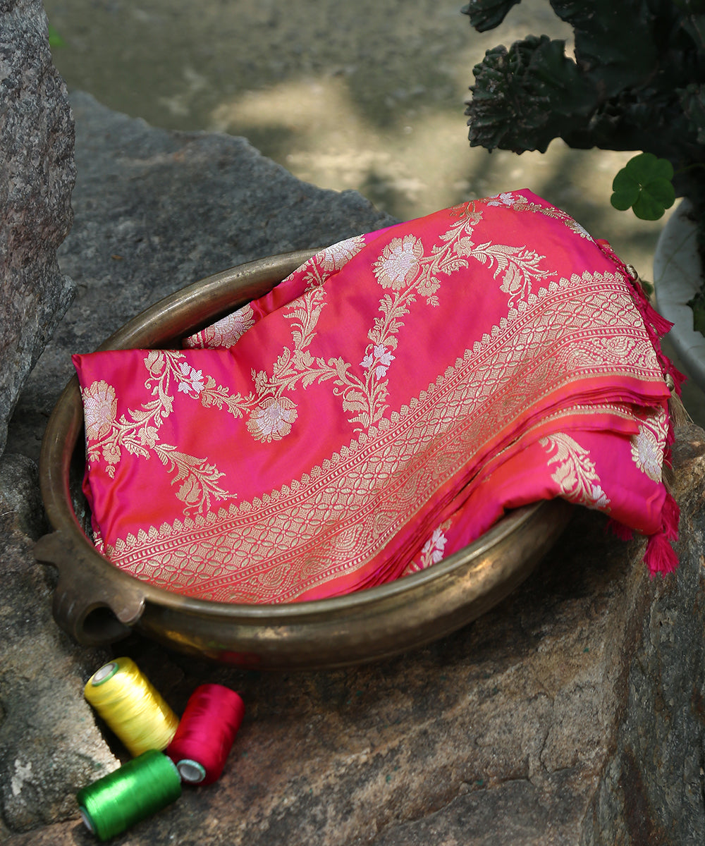 Fuchsia_Pink_Handloom_Pure_Katan_Silk_Banarasi_Dupatta_With_Jaal_WeaverStory_01