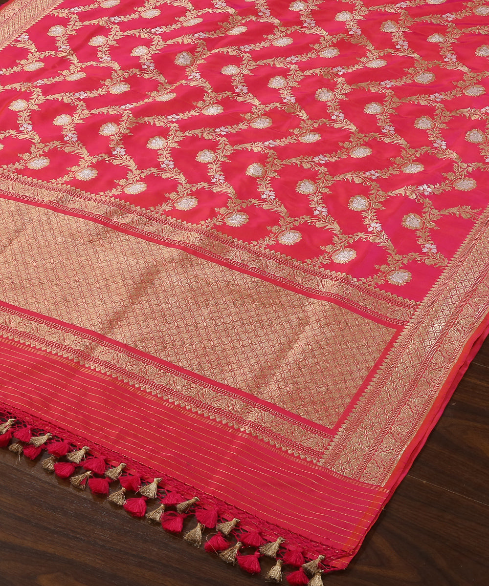 Fuchsia_Pink_Handloom_Pure_Katan_Silk_Banarasi_Dupatta_With_Jaal_WeaverStory_03