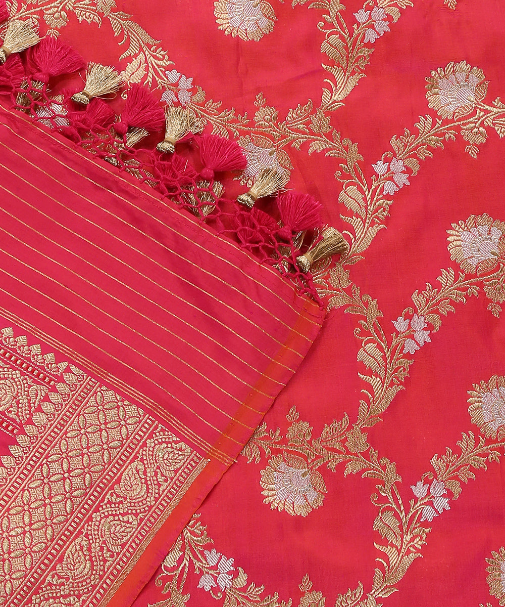 Fuchsia_Pink_Handloom_Pure_Katan_Silk_Banarasi_Dupatta_With_Jaal_WeaverStory_04