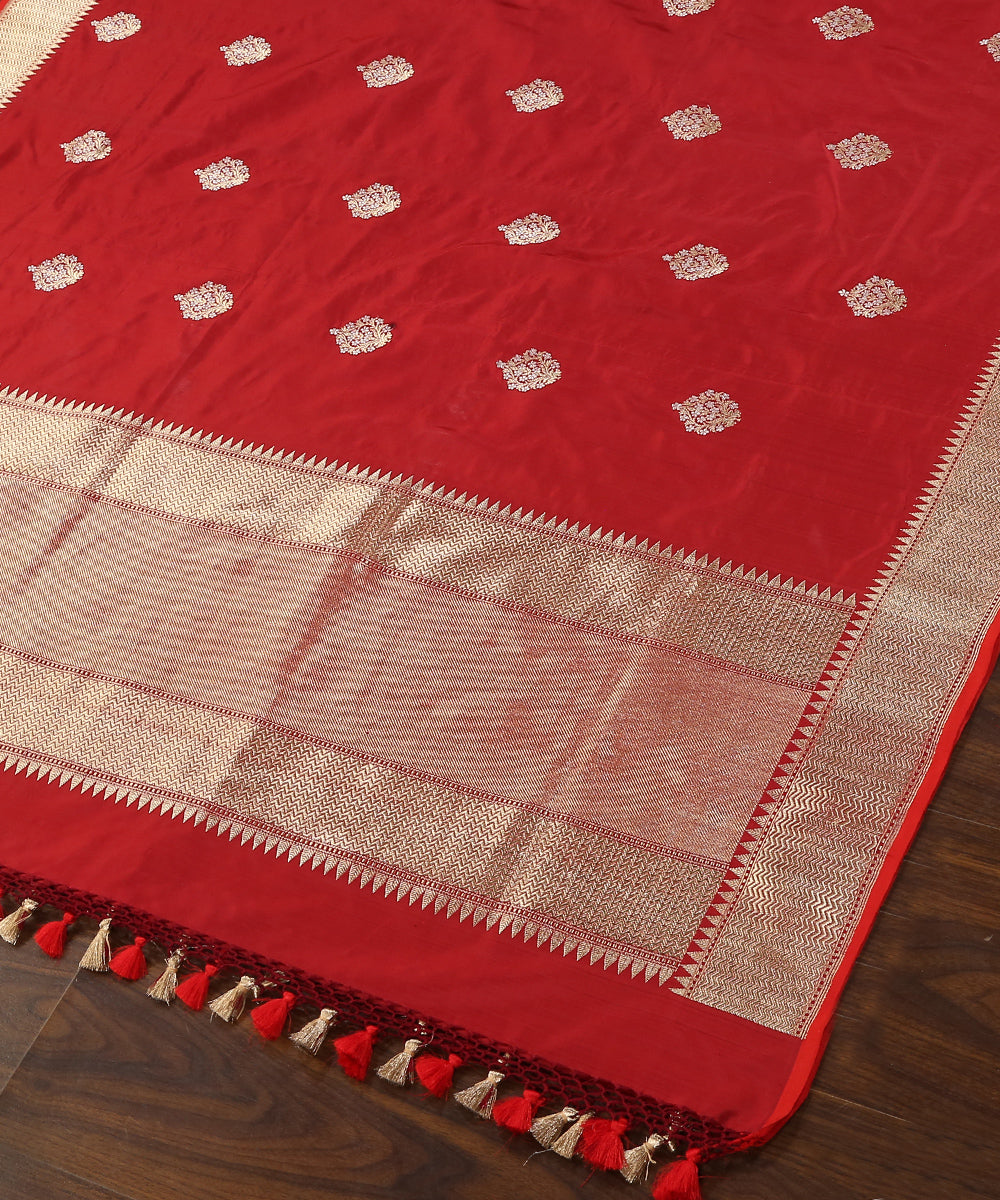 Maroon_Handloom_Pure_Katan_Silk_Banarasi_Dupatta_With_Kadhwa_Boota_WeaverStory_03