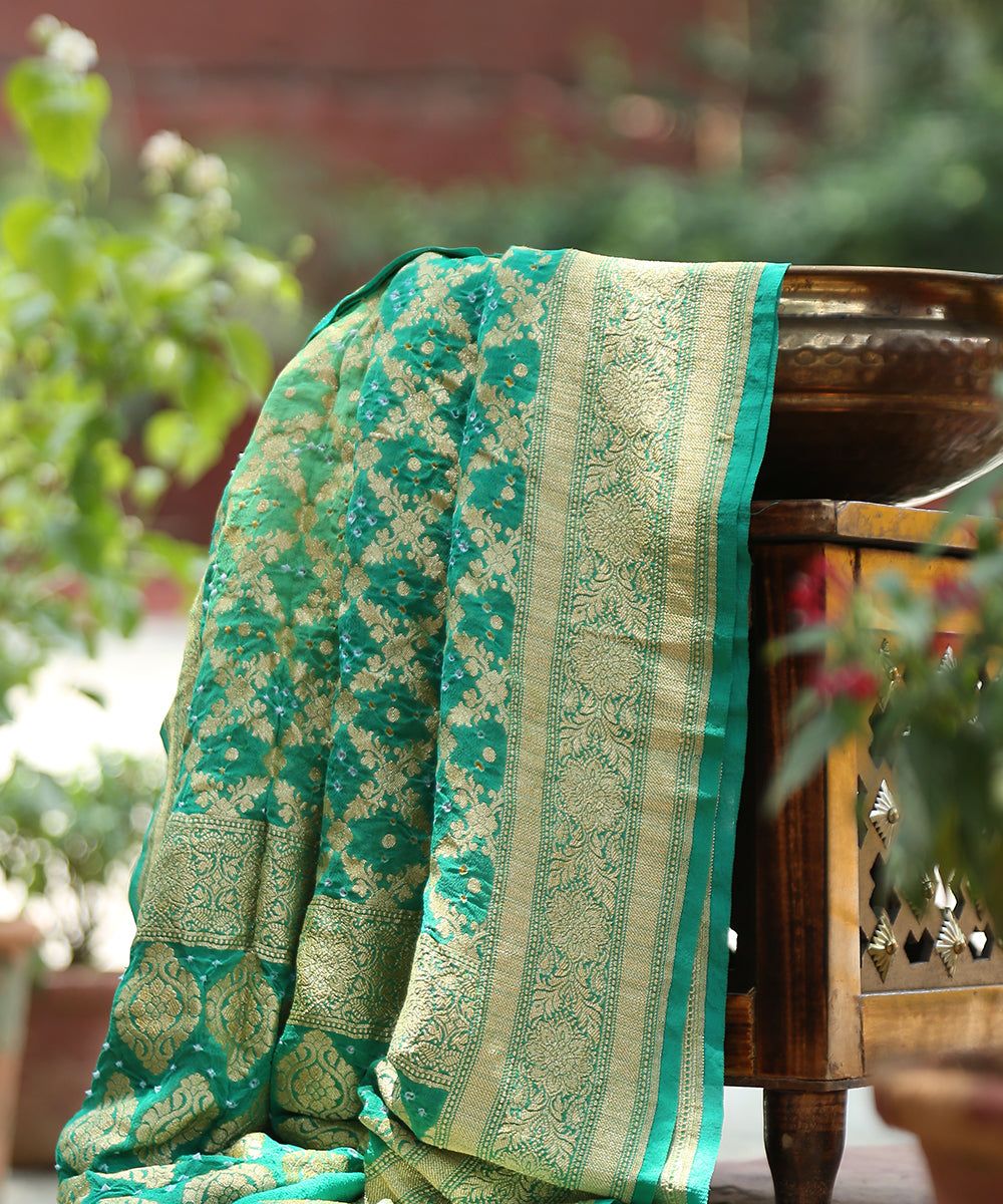 Light_Green_Handloom_Ombre_Dyed_Banarasi_Bandhej_Pure_Georgette_Dupatta_With_Cutwork_Weave_WeaverStory_01