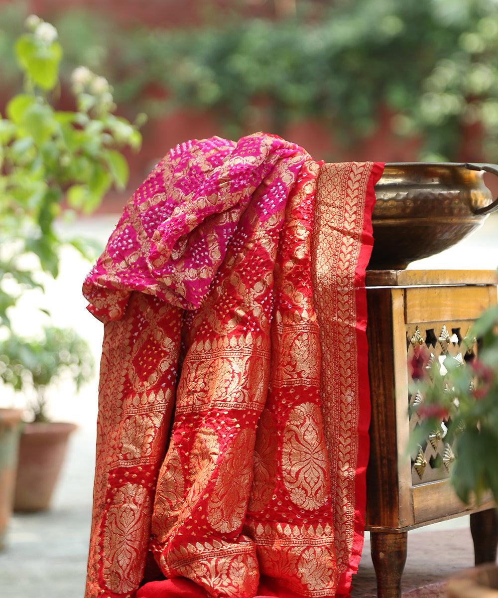 Handloom_Magenta_And_Red_Ombre_Dyed_Pure_Georgette_Banarasi_Bandhej_Dupatta_WeaverStory_01