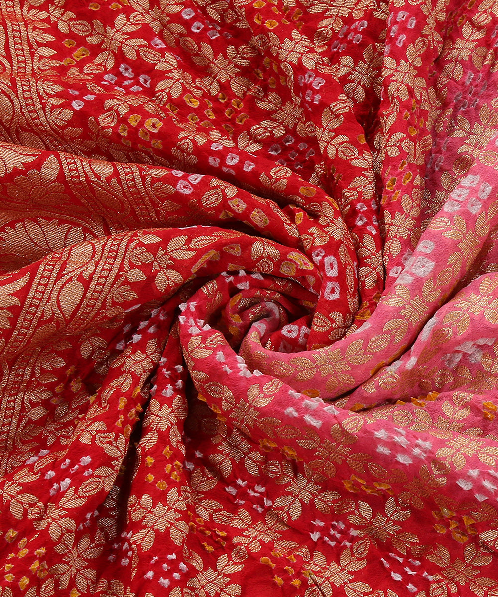 Handloom_Pink_And_Red_Ombre_Dyed_Handloom_Pure_Georgette_Banarasi_Bandhej_Dupatta_WeaverStory_05