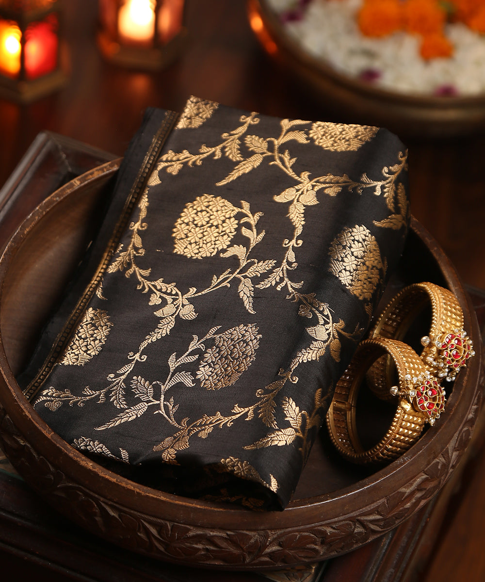 Black_Handloom_Pure_Katan_Silk_Banarasi_Dupatta_With_Zari_Jaal_WeaverStory_01