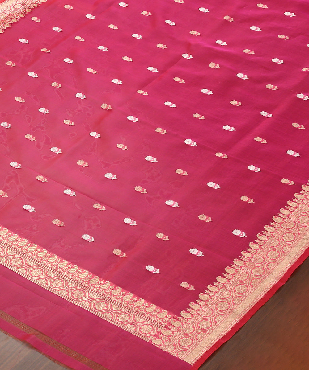 Handloom_Pink_Dual_Tone_Pure_Kora_Silk_Banarasi_Dupatta_With_Kadhwa_Booti_WeaverStory_03