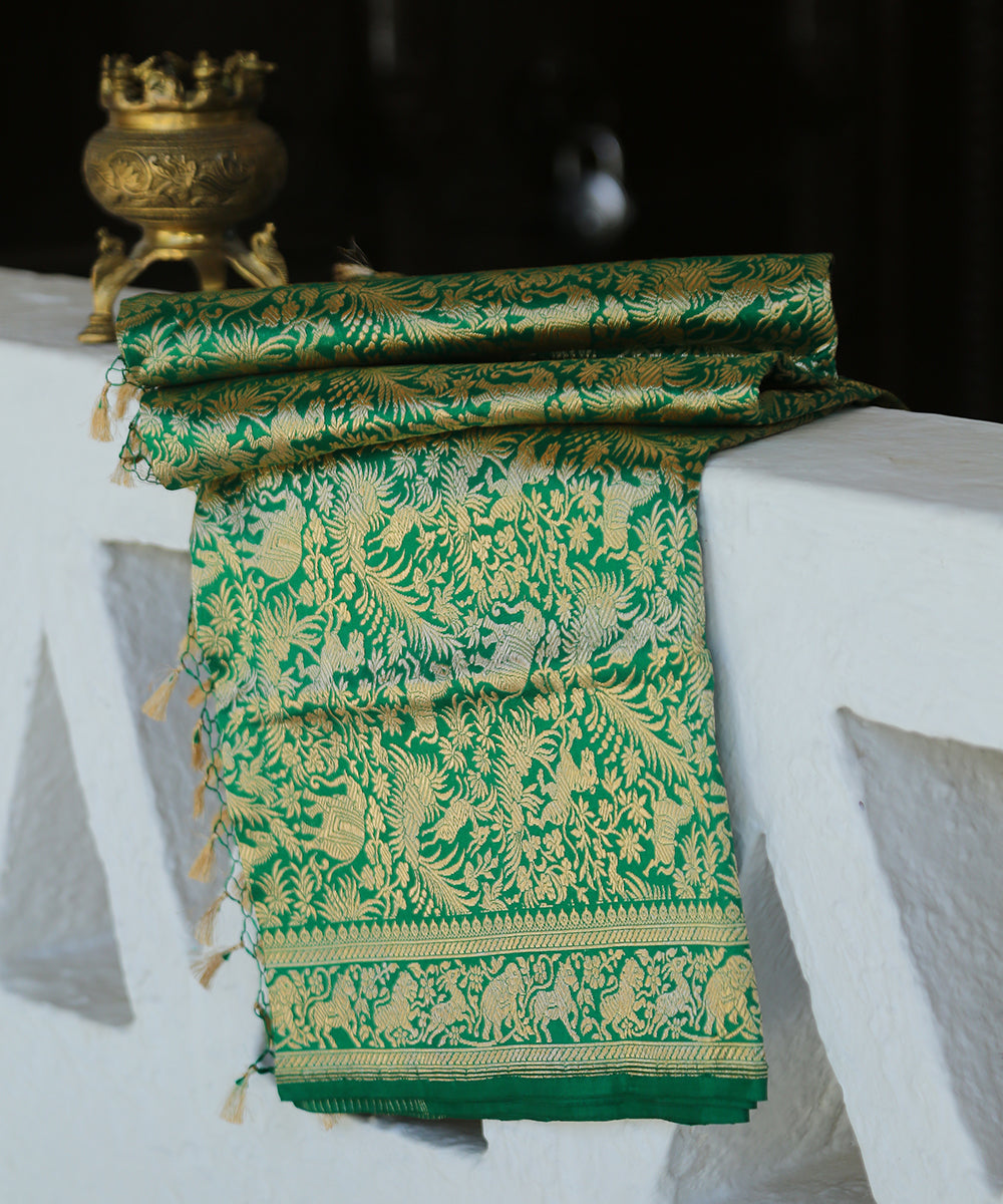 Emerald_Green_Handloom_Pure_Zari_Brocade_Shikargah_Banarasi_Dupatta_WeaverStory_01