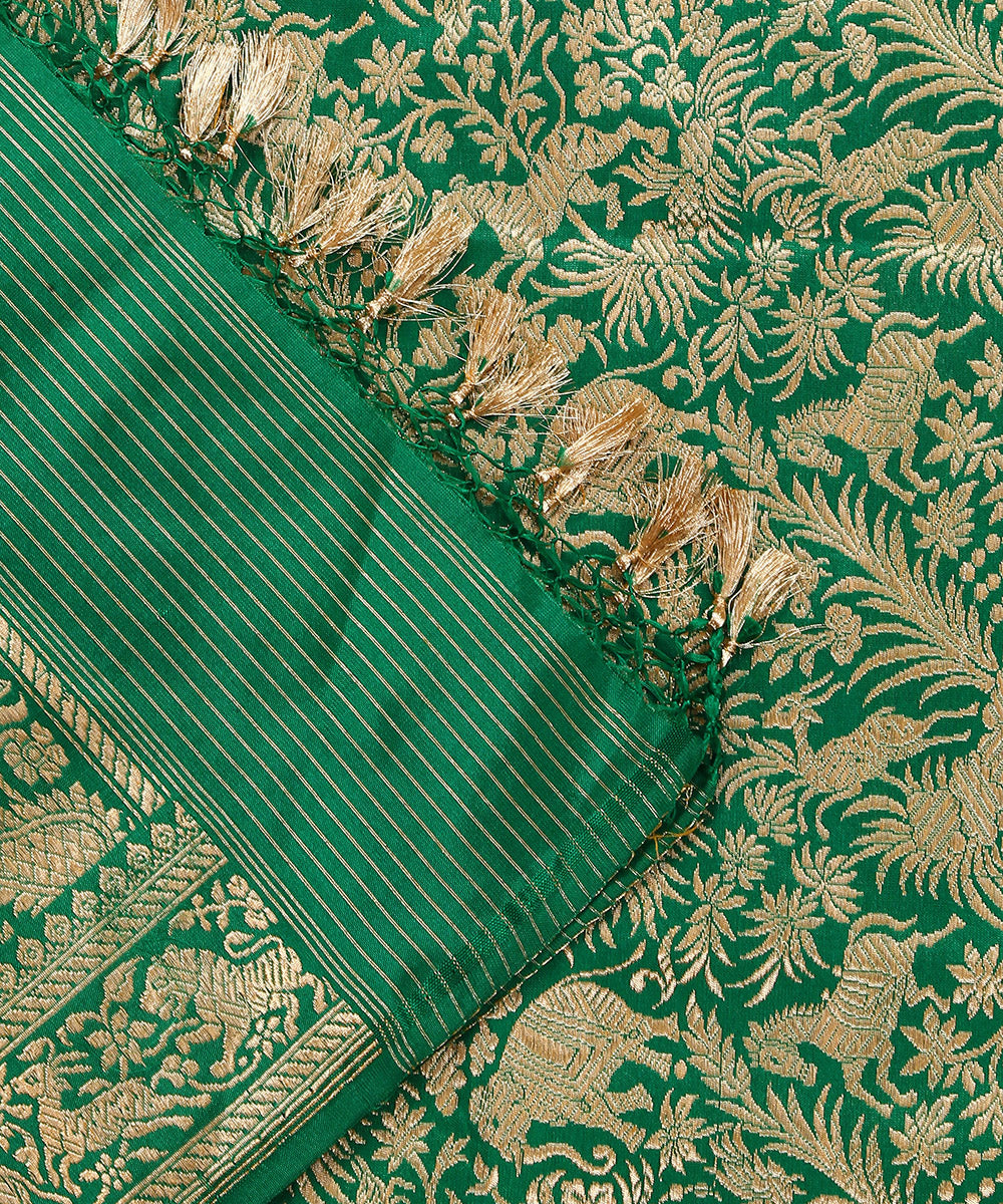 Emerald_Green_Handloom_Pure_Zari_Brocade_Shikargah_Banarasi_Dupatta_WeaverStory_04