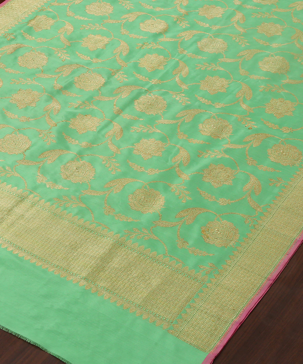 Pastel_Green_Handloom_Pure_Katan_Silk_Kadhwa_Banarasi_Dupatta_With_Pink_Selvedge_WeaverStory_03