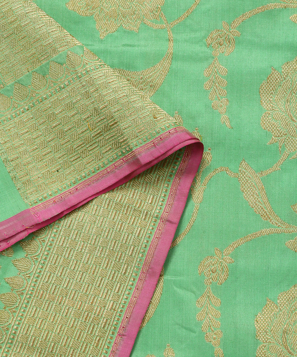 Pastel_Green_Handloom_Pure_Katan_Silk_Kadhwa_Banarasi_Dupatta_With_Pink_Selvedge_WeaverStory_04