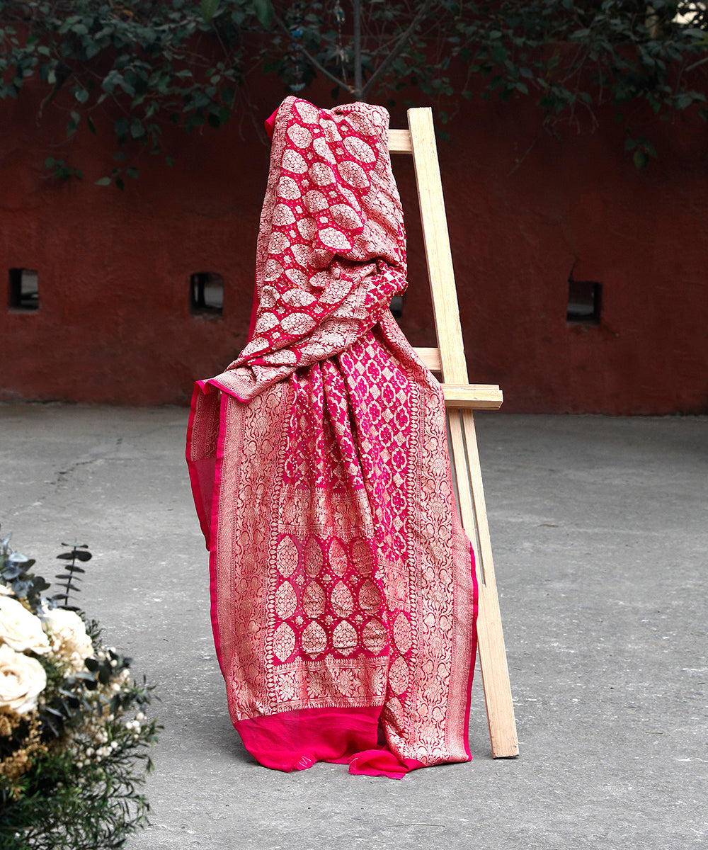 Magenta_Handloom_Banarasi_Bandhej_Pure_Georgette_Dupatta_With_Floral_Palla_WeaverStory_01