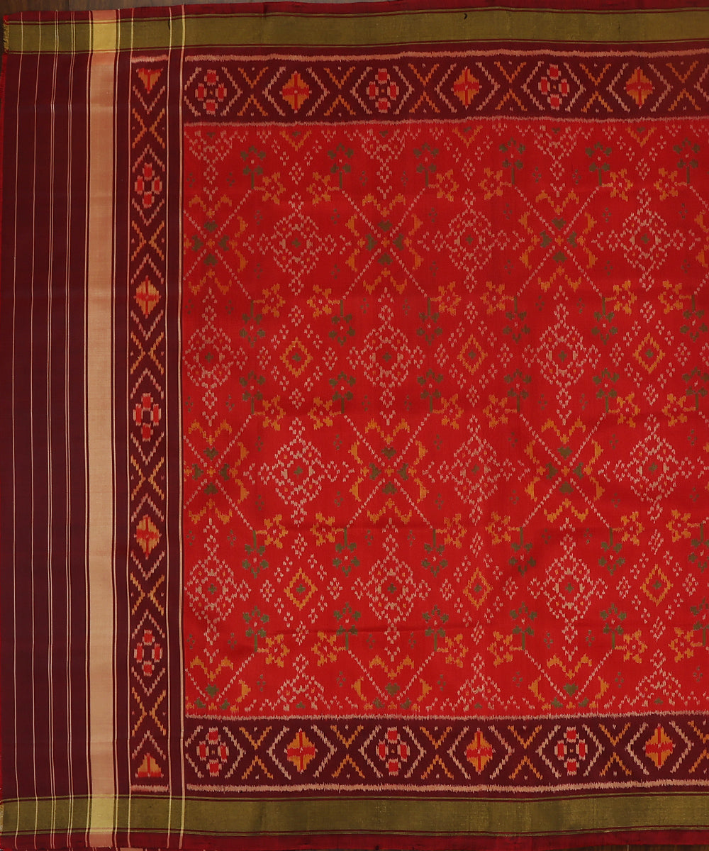 Handloom_Maroon_And_Red_Pure_Mulberry_Silk_Ikat_Patola_Dupatta_WeaverStory_02