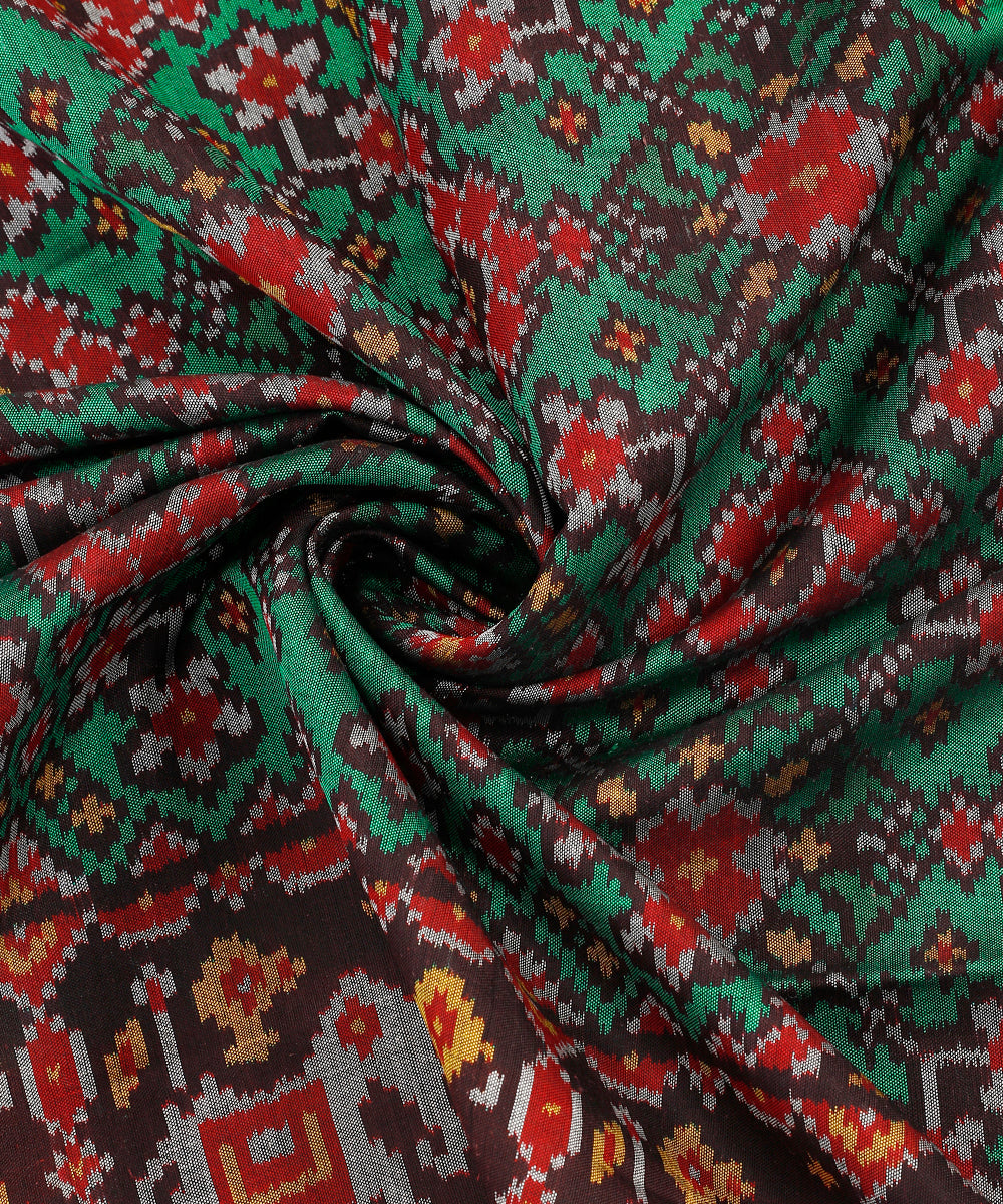Green_And_Black_Handloom_8_Ply_Pure_Mulberry_Silk_Ikat_Patola_Dupatta_With_Geometrical_Pattern_WeaverStory_05