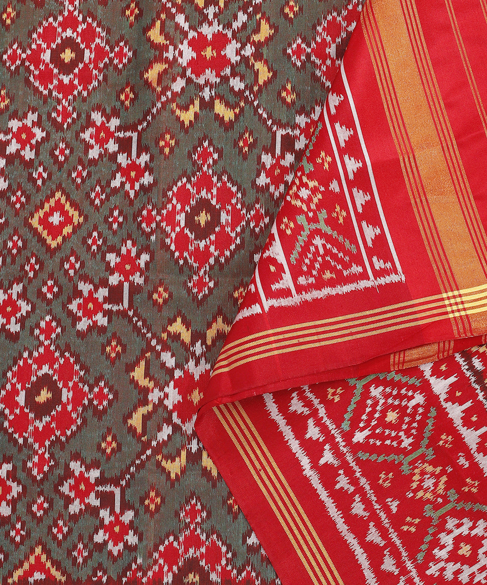 Green_And_Red_Handloom_8_Ply_Pure_Mulberry_Silk_Ikat_Patola_Dupatta_With_Broad_Border_WeaverStory_04