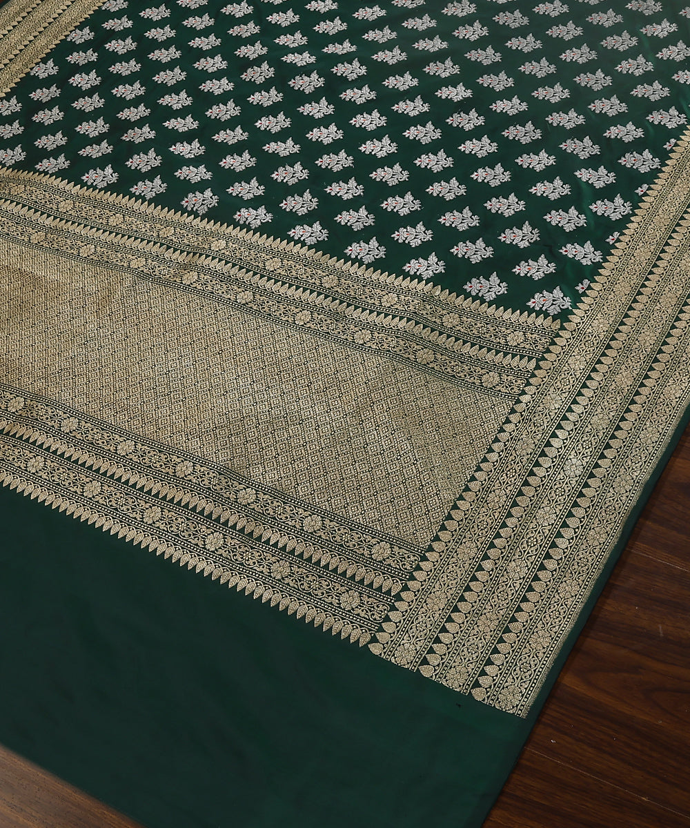 Emerald_Green_Handloom_Pure_Katan_Silk_Banarasi_Dupatta_With_Silver_Zari_Meenakari_Boota_And_Kadhwa_Border_WeaverStory_03