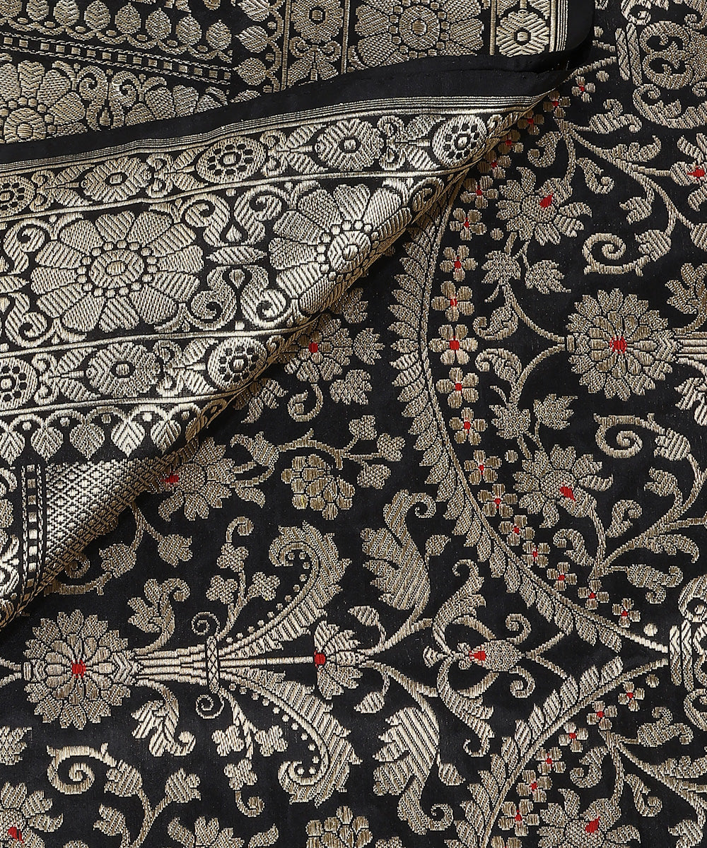 Handloom_Black_Pure_Katan_Silk_Banarasi_Dupatta_With_Kadhwa_Border_And_Green_Meenakari_WeaverStory_04